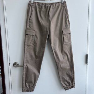 Descente brown cargo pants with lots of pockets!